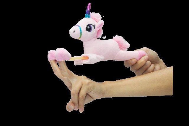 Kidy aposta em calçados com bichinhos de pelúcia voadores