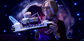 LEGO e NASA lançam o conjunto Space Shuttle Discovery com a ajuda da astronauta Dra. Kathy Sullivan