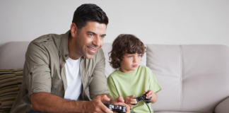 Pais da Geração Z abrem caminho para os jogos como passatempo familiar