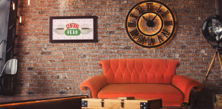 Marca lança réplica do sofá icônico de Friends