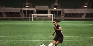 Disney apresenta a história de Kesia Souza, jovem brasileira que sonha em ser jogadora de futebol