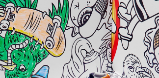 Vans e Crayola lançam calçados e roupas coloridas