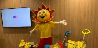 Grupo Ri Happy e Brinquedos Bandeirante doam carrinhos que transportarão de forma lúdica crianças que farão cirurgia no Hospital do Amor de Barretos