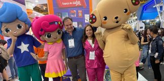 Jacqueline Shor faz sucesso com a turma de “Os Chocolix” no stand da Melhoramentos na Bienal do livro