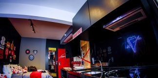 Pizza Hut e Housi colaboram em quarto temático