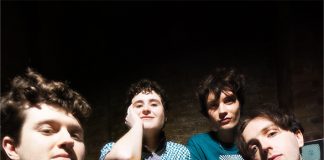 Umbro assume design nostálgico dos anos 1990 em parceria com a MTV