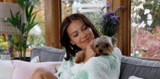 Marca da atriz Millie Bobby Brown lança coleção para pets com Kanine