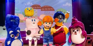 O Diário de Mika estreia Arraial da Mika no Teatro Miguel Falabella no Rio de Janeiro