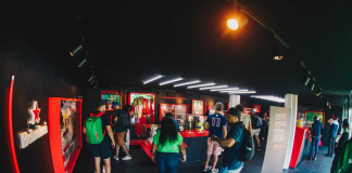 Heineken celebra a parceria com a minissérie Senna, da Netflix, com exposição no GP São Paulo