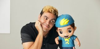 Luccas Neto assina contrato com o SBT