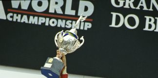 Senna Brands recebe troféu da NBA em encontro histórico no Brasil