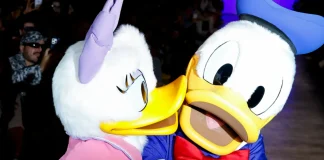 Disney fecha 90 anos do Pato Donald com desfile no São Paulo Fashion Week