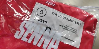 Netflix promove série do Senna em capas de chuva