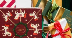 Carmella traz coleção ‘Carrossel’ para o Natal 2024