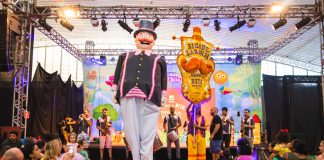 Bloco do Bita anima o pré-carnaval no Le Canton