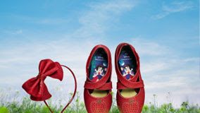 HOJE NOS CINEMAS: Calçados Bibi lança sapatilha e tiara vermelhas inspiradas no live-action da Branca de Neve