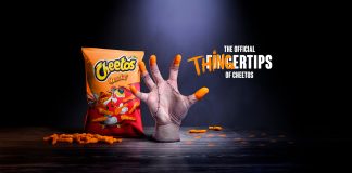Cheetos lança campanha com Mãozinha para estreia da nova temporada de Wandinha na Netflix