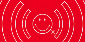 Smiley® Fica Vermelha pela Primeira Vez em uma Colaboração Histórica com a (RED)