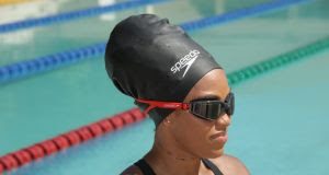 Speedo apresenta touca de natação para cabelos volumosos