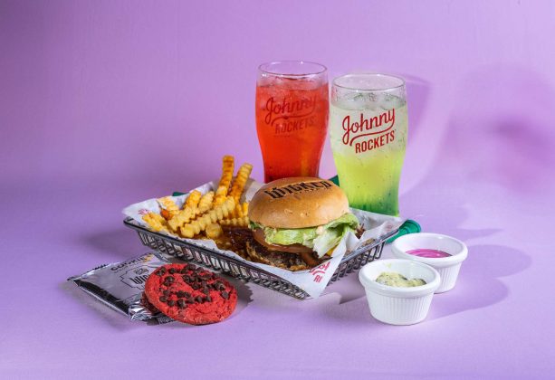 Johnny Rockets presenteia com ingressos os clientes fantasiados na ...