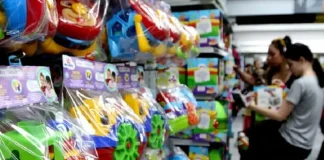 Dados do Carrefour mostram avanço das vendas online e preferência por brinquedos analógicos no Dia das Crianças