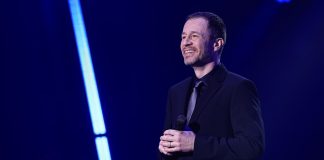 Disney+ e SBT colocam voz de Tiago Leifert no metrô de São Paulo para promover The Voice Brasil