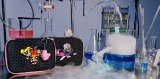 Kipling lança coleção nostálgica em parceria com “As Meninas Superpoderosas”