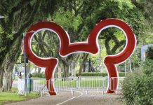 Disney já começou a montar seu Parque Mágico de Natal em Curitiba