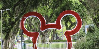 Disney já começou a montar seu Parque Mágico de Natal em Curitiba