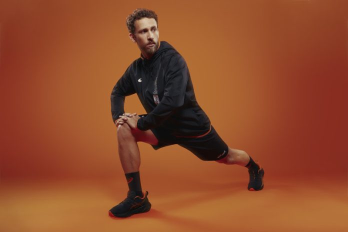 ASICS-e-Marca-Senna-lancam-NOVABLAST™-5-inspirado-em-capacete-samurai-presenteado-a-Ayrton-Senna