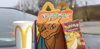 Cartas de Pokémon chegam ao McLanche Feliz e reacendem a memória afetiva de diferentes gerações