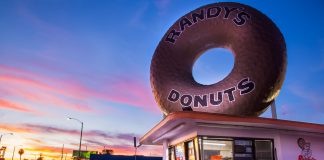 Randy’s Donuts nomeia a IMG Licensing para impulsionar o crescimento global