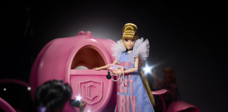 Viktor & Rolf lança boneca de alta-costura da Cinderela em Musée des Arts Décoratifs