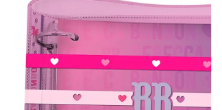 Rebecca Bonbon apresenta os itens que são objeto de desejo de crianças e adolescentes