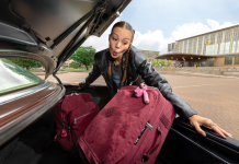 Kipling apresenta campanha “Follow your monkey”na Avenida Paulista