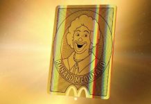 O McDonald’s do Reino Unido, em colaboração com a Leo UK, lançou a promoção CARDS, uma iniciativa que visa resgatar a tradição da marca no colecionismo. A campanha transforma elementos clássicos do McDonald’s em cartas colecionáveis, oferecendo prêmios e acesso a conteúdo extra no aplicativo da marca. A coleção, desenvolvida ao longo de dois anos, inclui 24 cartas em quatro categorias, com destaque para um card raro de Ronald McDonald, limitado a dez unidades e valendo £10 mil. A ação envolveu a cultura de colecionadores, com parcerias e eventos, e foi lançada gradualmente, começando por comunidades específicas e expandindo-se para uma campanha nacional integrada.