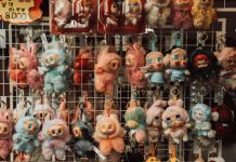 Fandom se concentra em chaveiros e pingentes