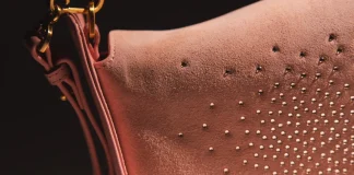 Esthera estreia collab com Swarovski em edição limitada de bolsas