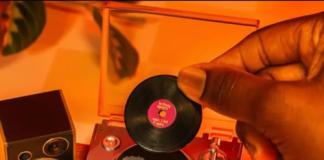 Miniverse da MGA Apresenta Mini Toca-Discos e Discos de Vinil Reais e Tocáveis