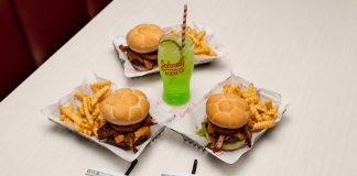 Uma viagem ao passado: Johnny Rockets e Gulliver lançam campanha inédita que une gastronomia e nostalgia do futebol