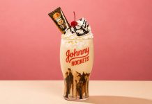 Para comemorar 40 anos, Johnny Rockets transforma os clássicos milkshakes em hidratantes labiais