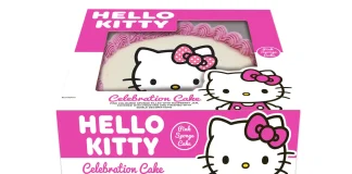 Bolo comemorativo Hello Kitty chega às lojas Tesco em todo o Reino Unido.