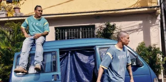 Levi’s e Piet lançam collab inspirada no futebol e nos anos 90 Este é um trecho original publicado em Exame.com. Leia a matéria completa em https://exame.com/casual/levis-e-piet-lancam-collab-inspirada-no-futebol-e-nos-anos-90/?utm_source=copiaecola&utm_medium=compartilhamento