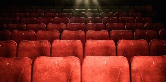 Isabela realiza ativação nos cinemas de Porto Alegre durante a estreia de Minions & Monstros