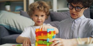 Dia das Crianças também é para adultos: brinquedos para teens e adultos crescem 50% no Brasil, aponta Circana