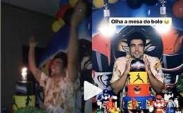 Caio Castro comemora com Power Rangers