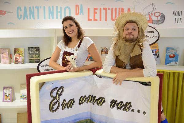Shopping Anália Franco conta histórias no Cantinho da Leitura