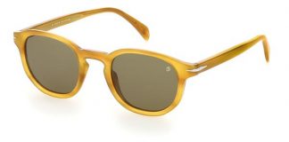 David Beckham apresenta sua primeira coleção de óculos