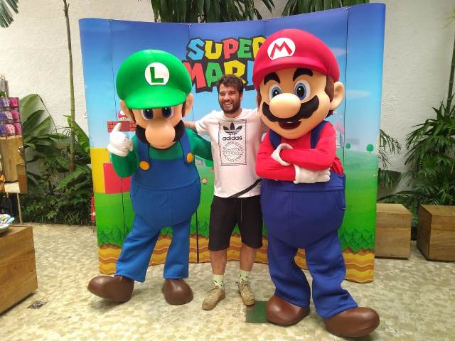 Mario Day reúne fãs durante evento em lojas Riachuelo e Havaianas