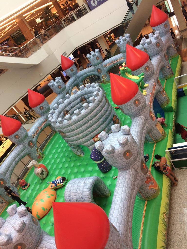 Shopping Granja Vianna traz Castelo Encantado